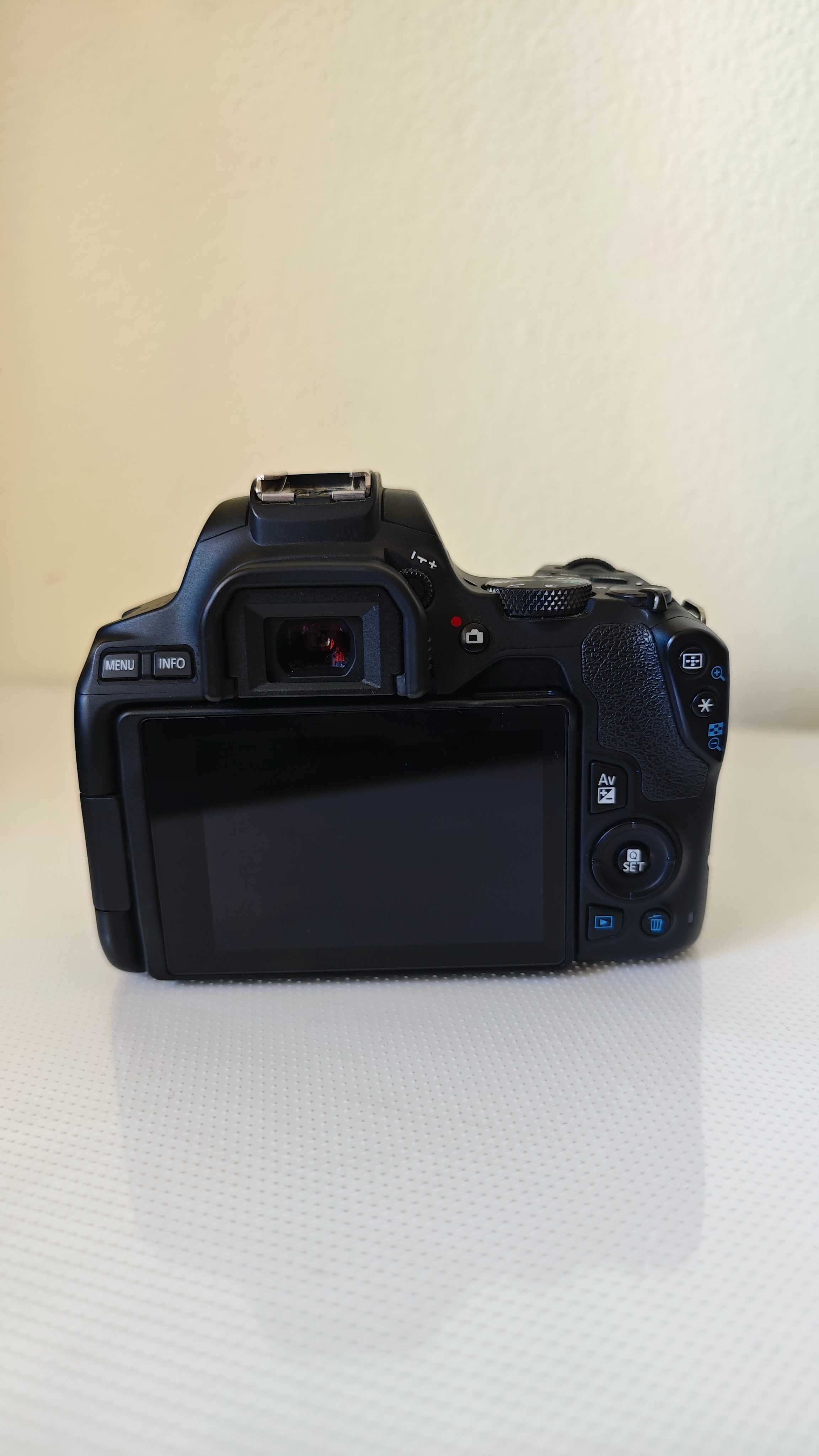 Canon EOS 250D – Corpo + caixa original + acessórios