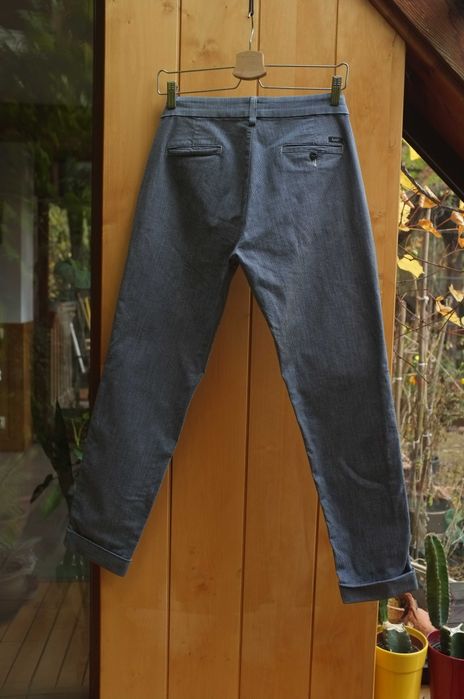 spodnie chino Lee w prążek chinosy marynarskie navy W28 L31