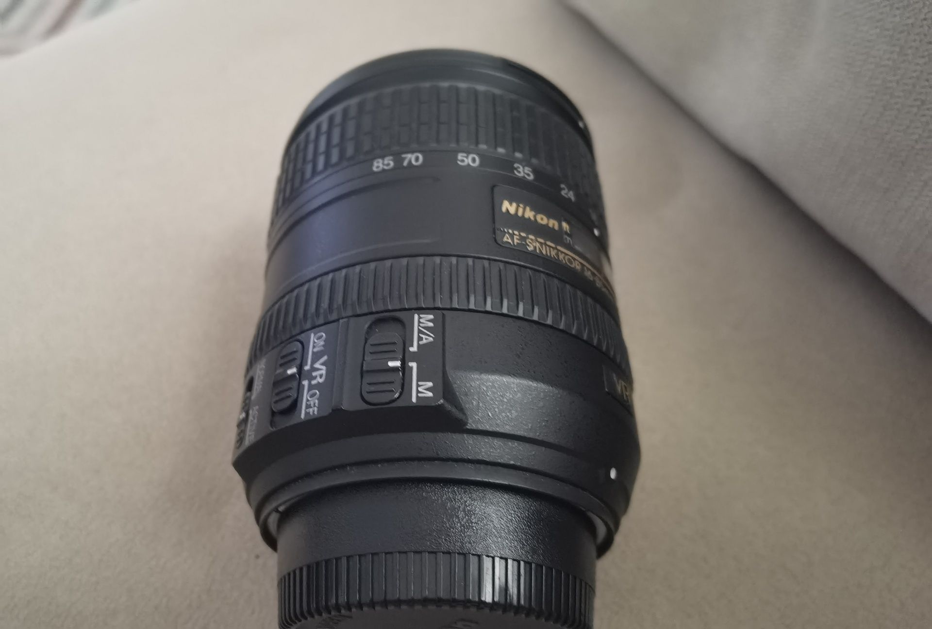 Objetiva Nikon 16-85mm f/3.5-5.6G ED DX VR