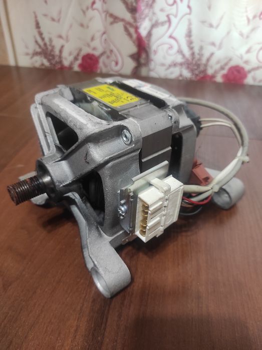 Продам недорого електродвигун до пральної машини Indesit iwsb 5085