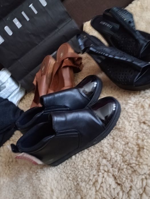 Новая обувь 38,39 за все цена лот