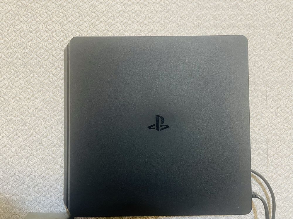 Ps 4 slim 1 TB в комплекті з іграми та аксесуарами