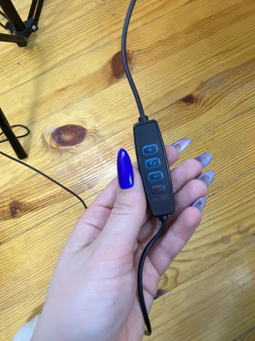 Продам лампу зі штативом