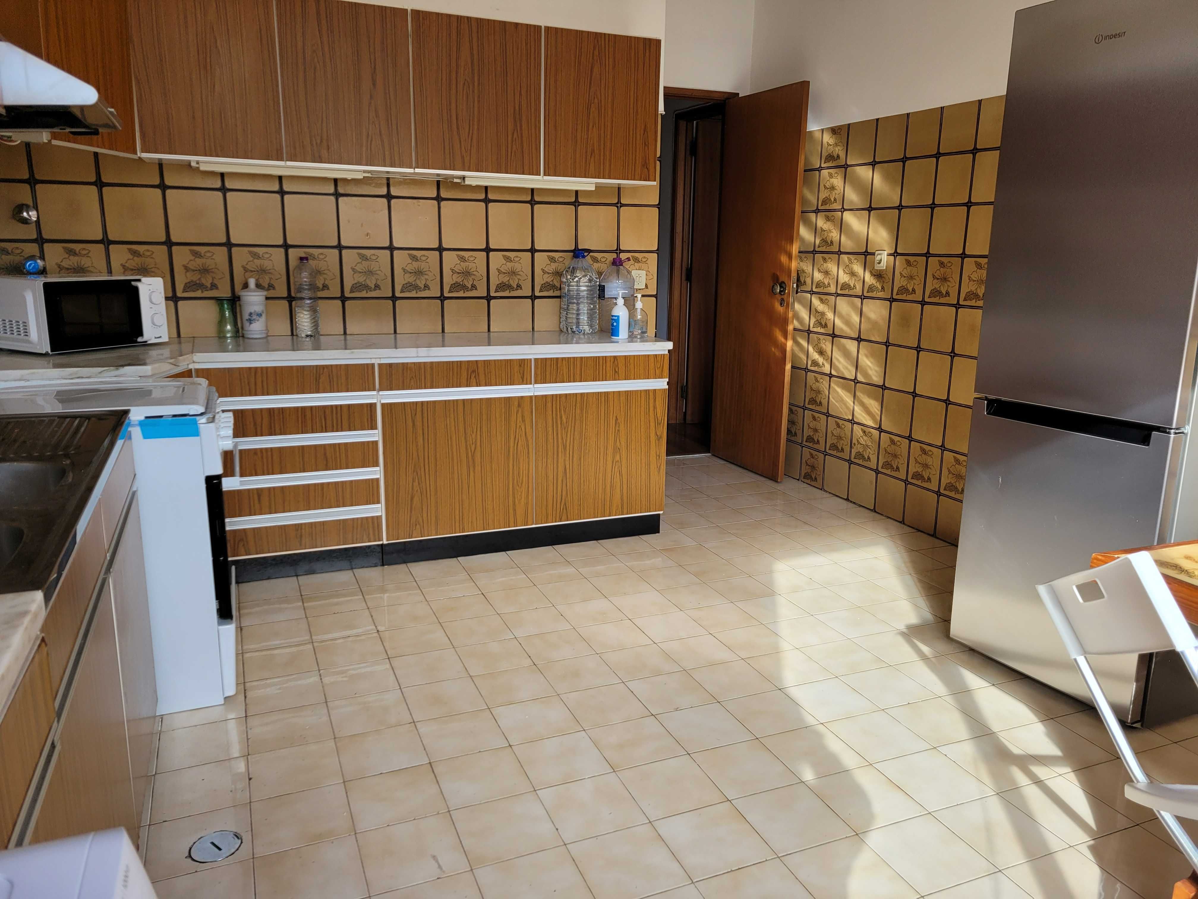 quartos  para estudantes  / professores deslocados - metro