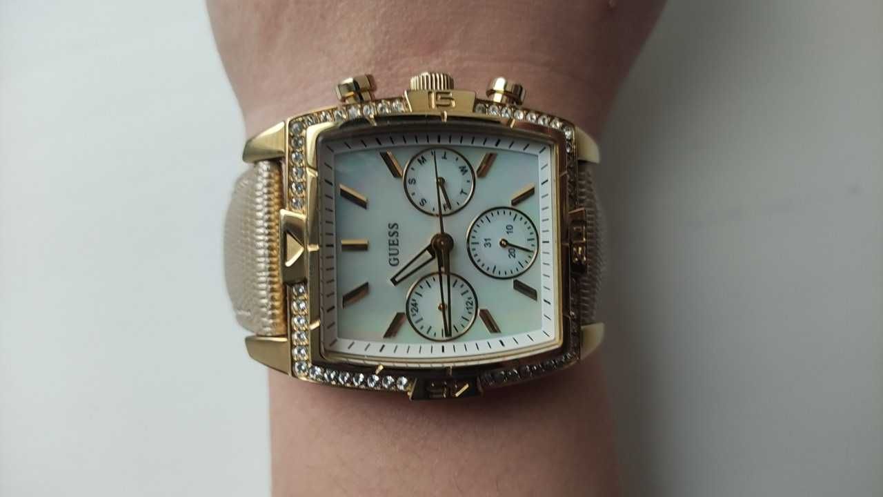 Жіночий годинник GUESS W0285L2