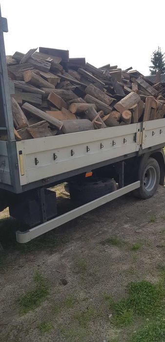 Sprzedam drewno na opał pocięte samochód