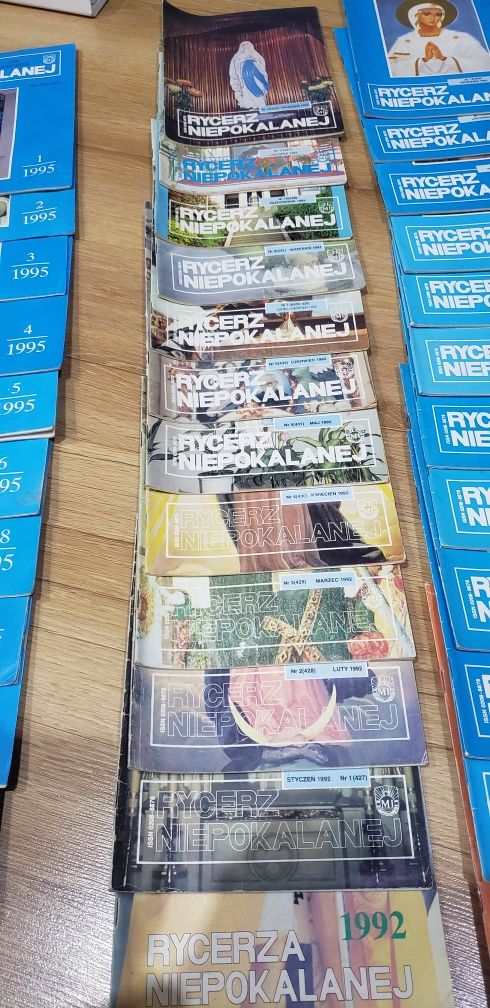 Archiwalne numery miesięcznika "Rycerz Niepokalanej" z roczników 92-95
