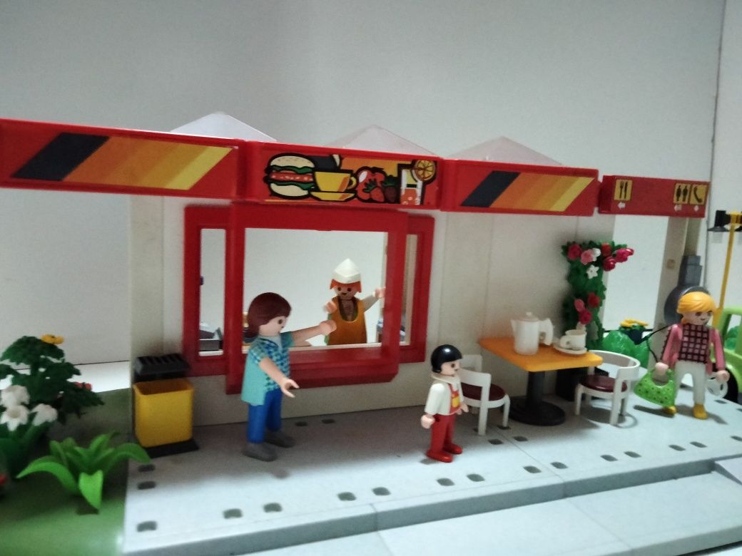 Playmobil kawiarnia przy drodze