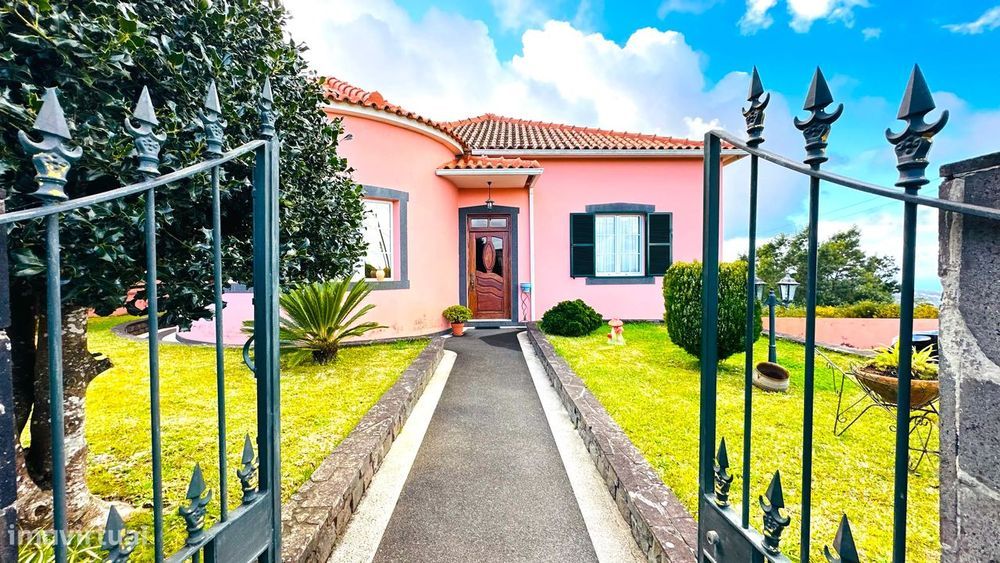 Moradia T3 Típica Madeirense em Santana