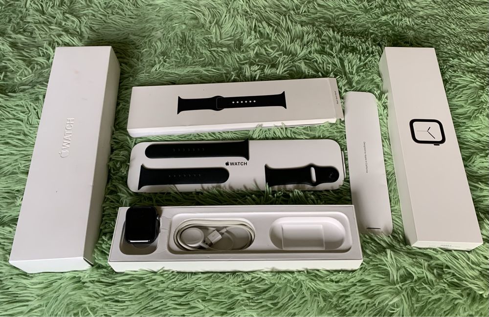 Apple Watch 4 Black Sport Band  44 mm