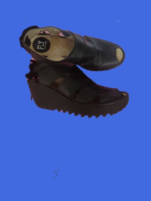 Fly London Yown, czarne sandały open toe rozm.38