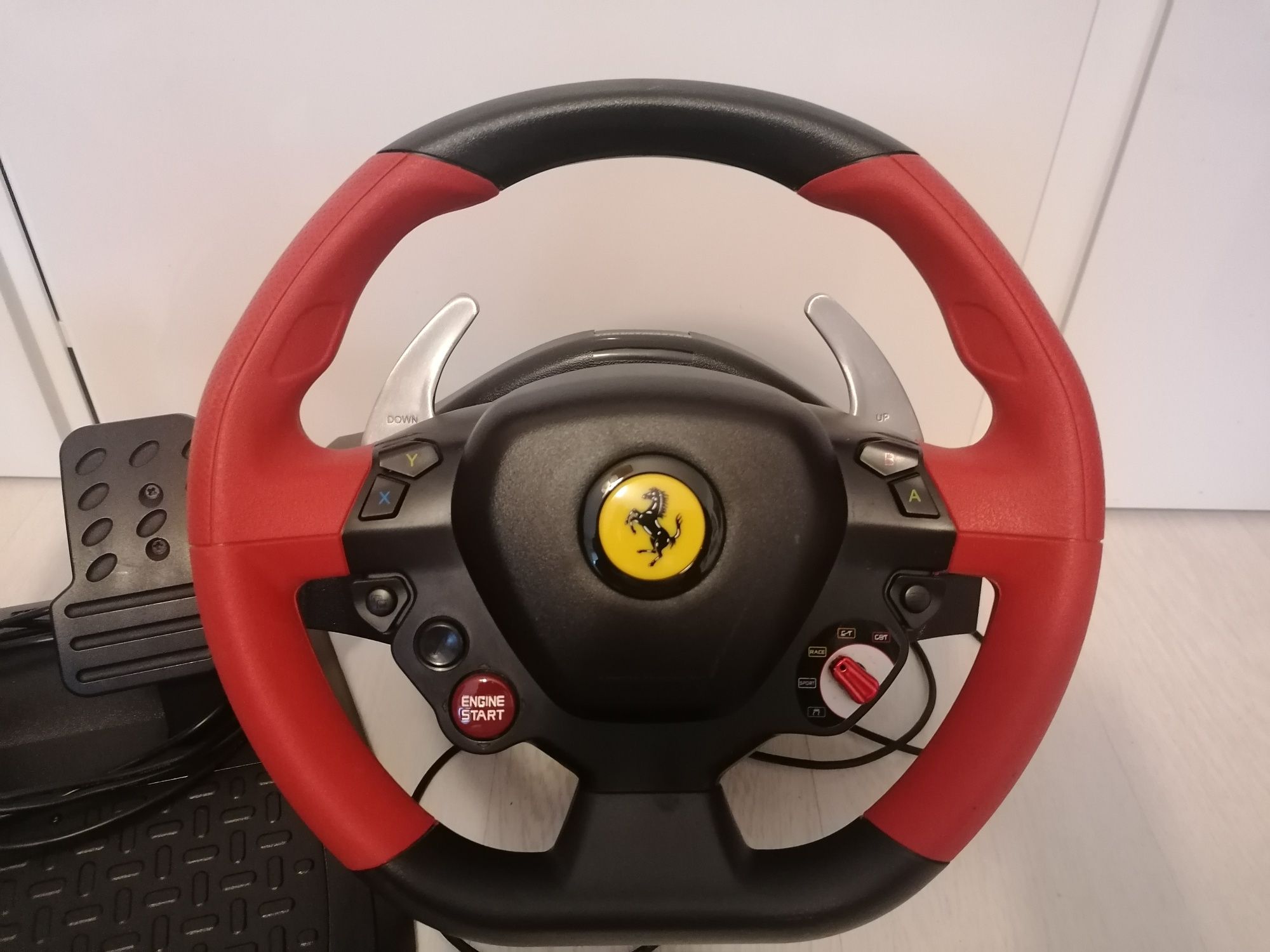 Kierownica Thrustmaster Ferrari 458 Spider z pedałami