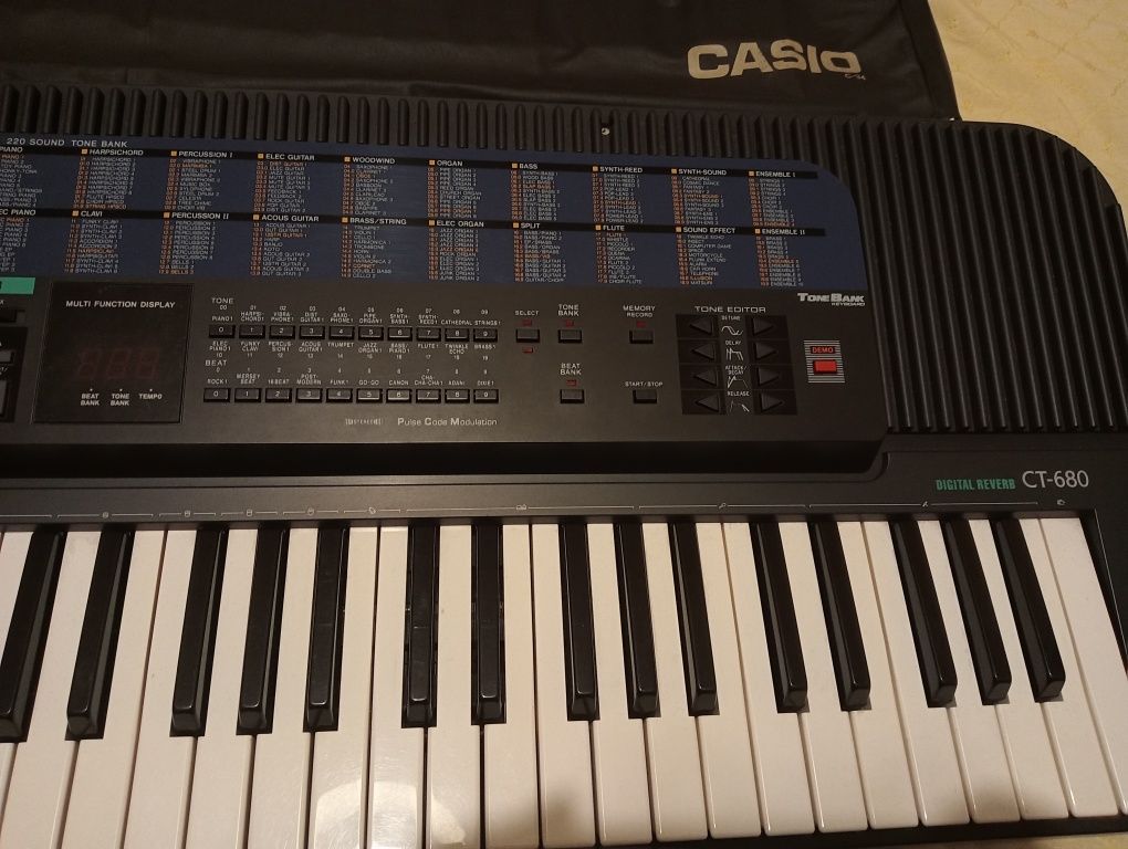 Piano Casio CT-680