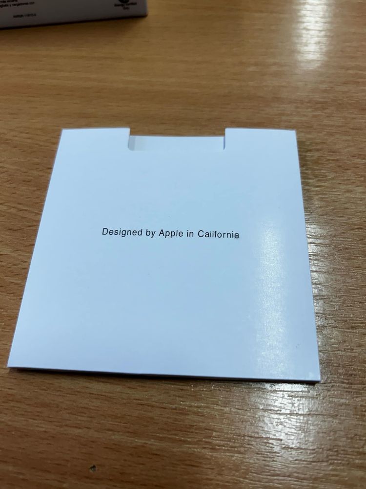 Airpods pro 2 jedna sluchawka uszkodzona