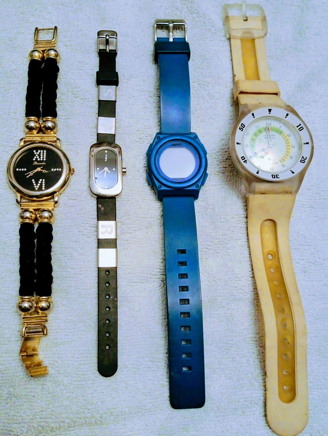 Vários relógios usados