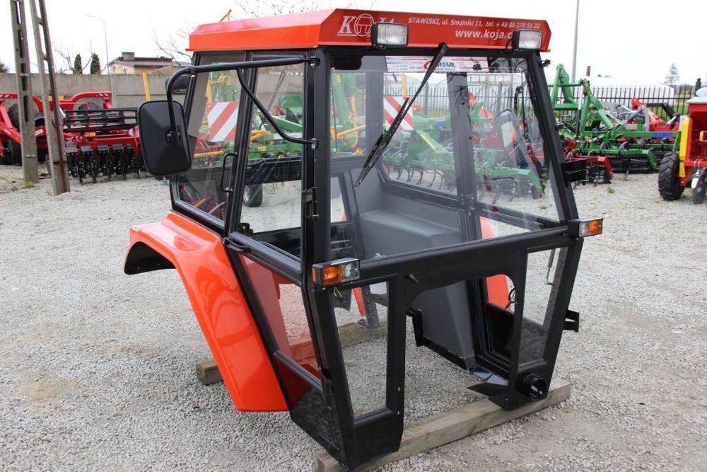 Kabina ursus z błotnikami C 360 C-C360-3P KOJA SMOLNIKI transport