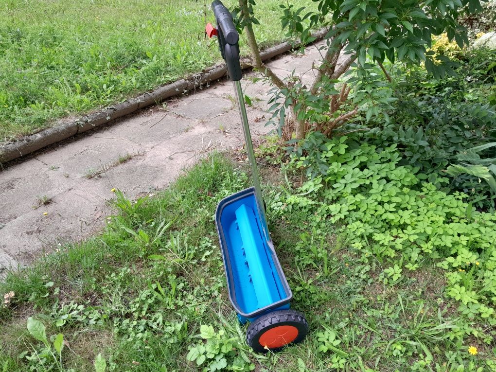 Siewnik Gardena siewnik do trawy, nawozu, soli, piasku