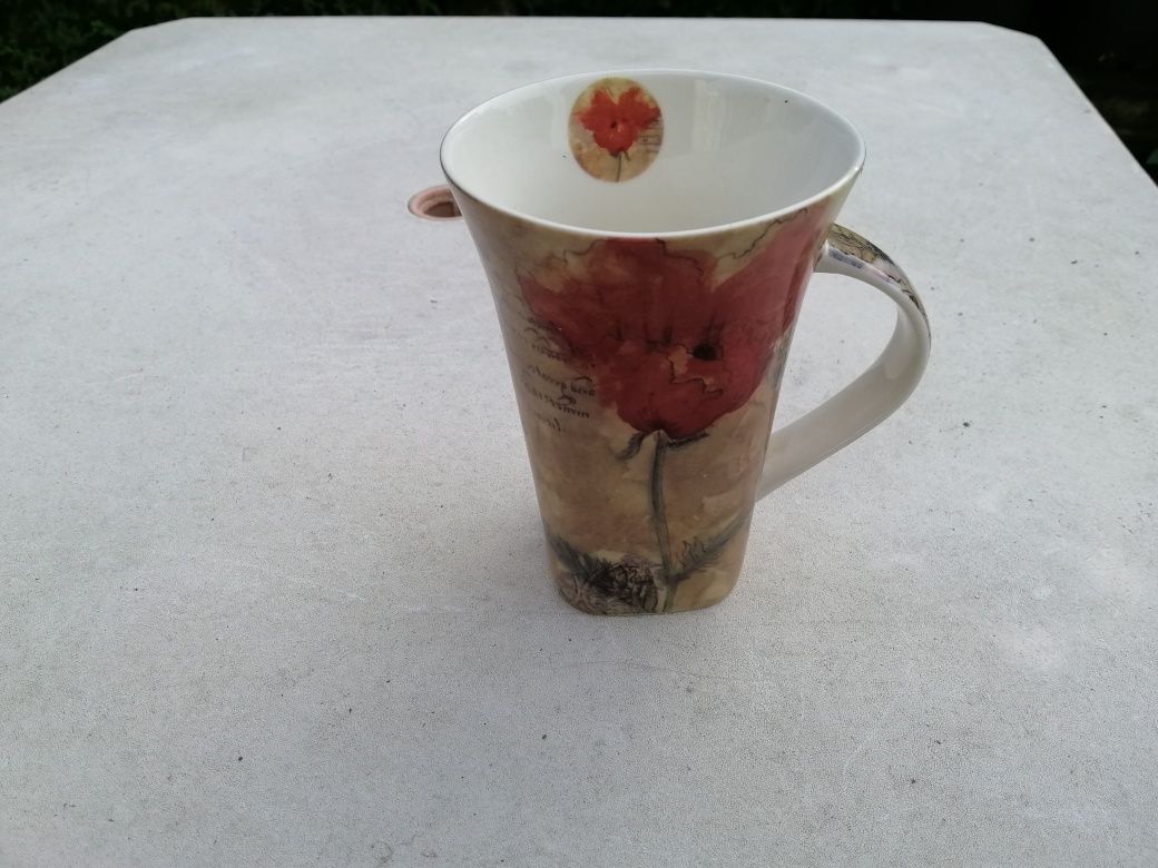 Caneca bonita pintada a mão