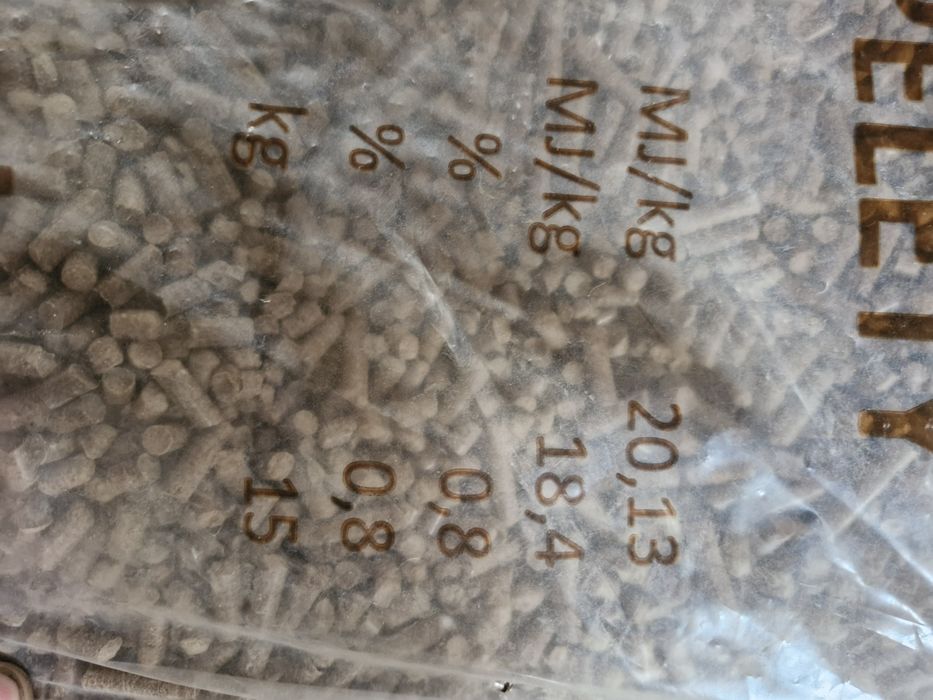 Pellet, pelet ( 60 % dąb grab  40 % świerk) 20,13 Mj