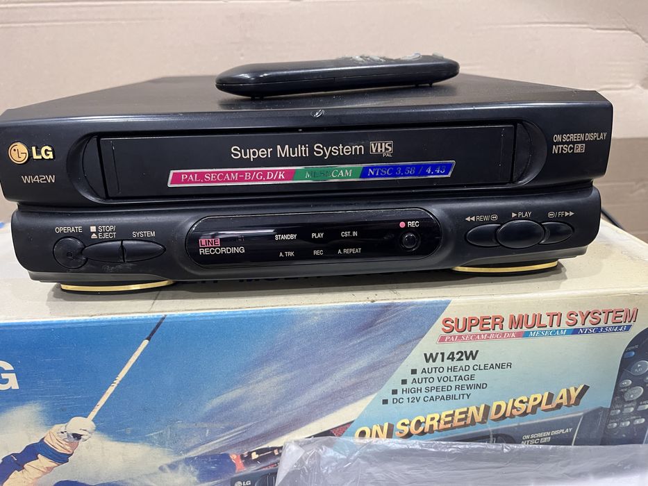 Видеомагнитофон LG в родной коробке