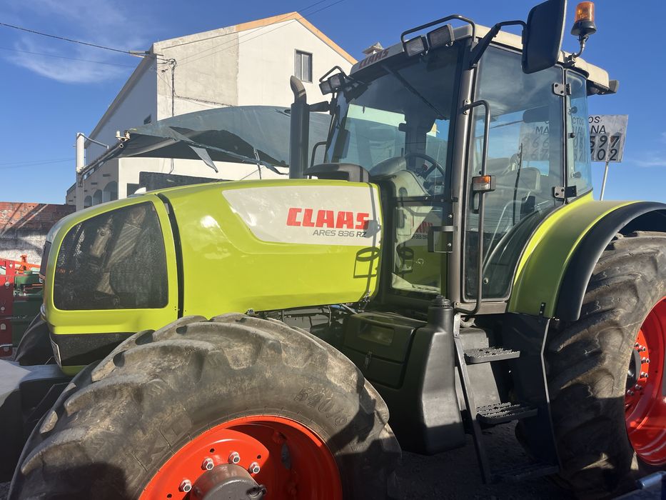 Trator Claas ARES 836 RZ ano 2008, com 7.600 horas de uso.