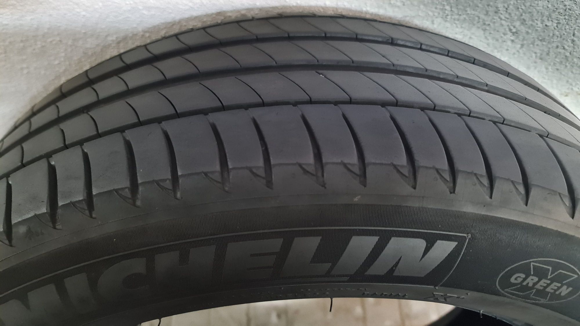 Vendo 2 pneus 215 / 55 R17 Michelin