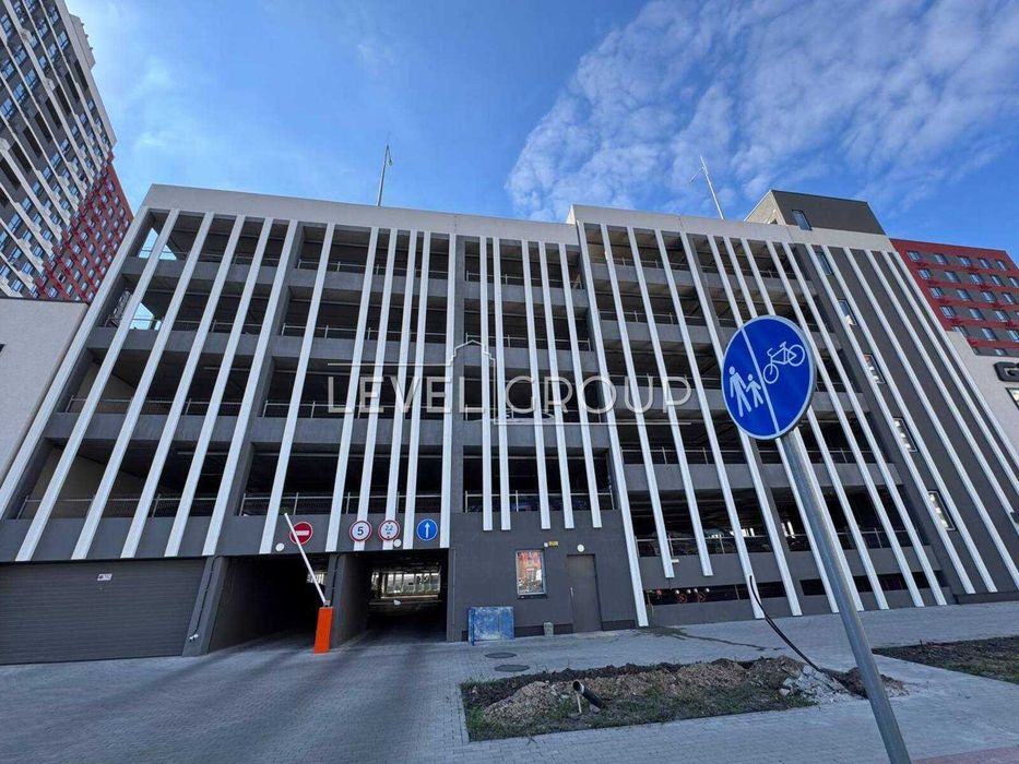 Продаж паркомісця Варшавський 3