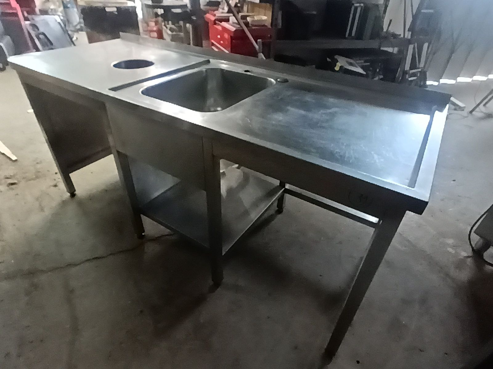 Bancada inox com pio grande e torneira