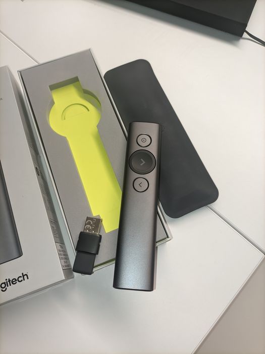 Logitech Spotlight Presentation Remote - Controle e Precisão!