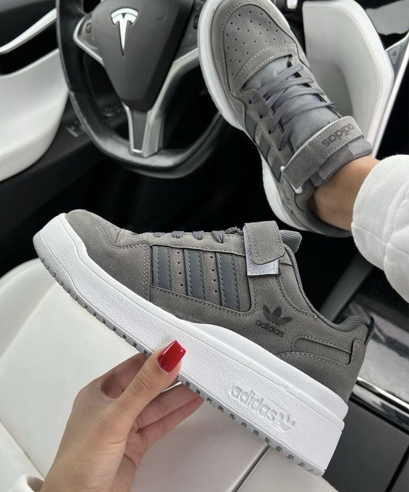 Кросівки adidas