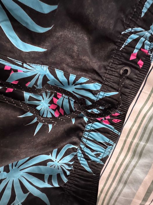 Calções de Banho Billabong Pretos c/ Flores