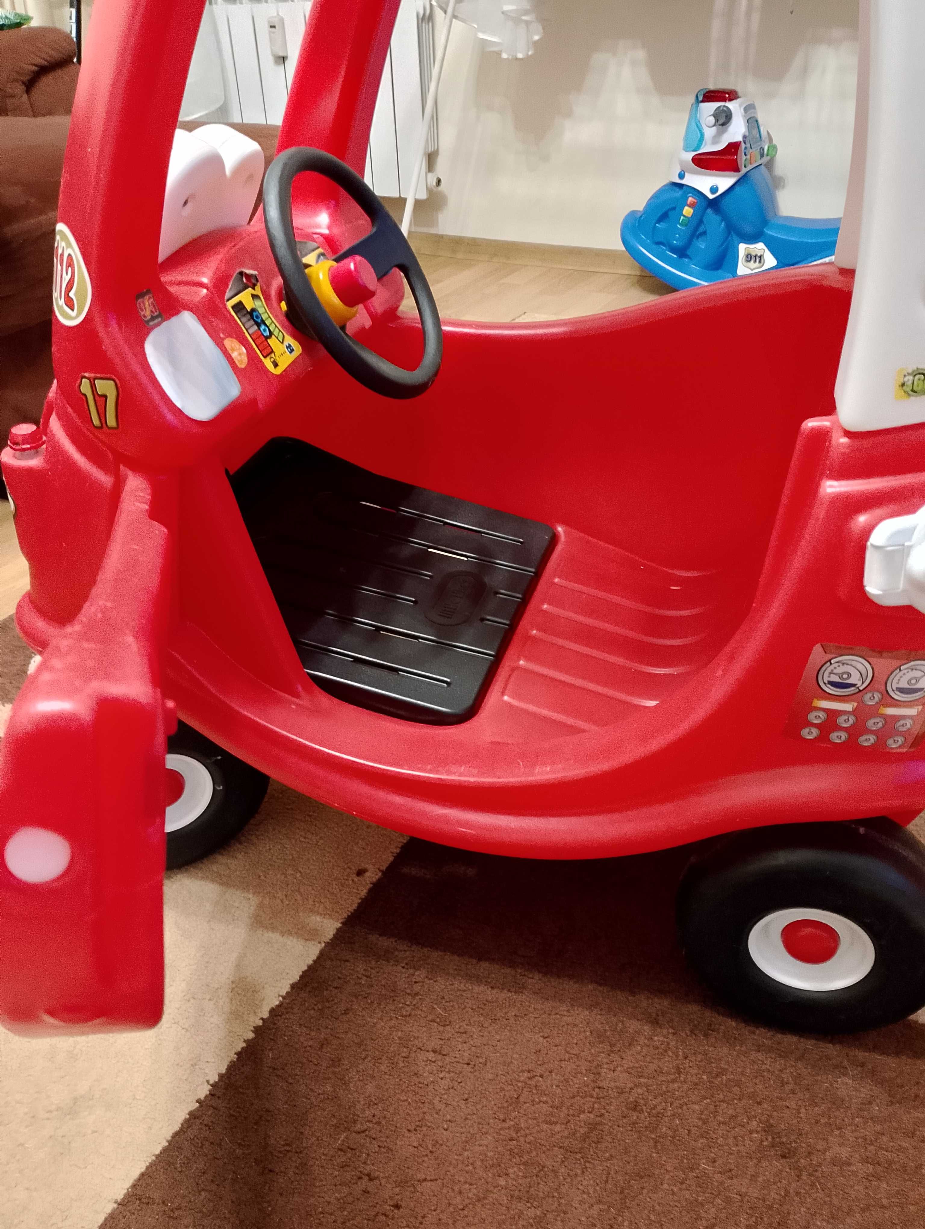 Auto little tikes z dźwiękiem i światełkami i dystrybutor paliwa