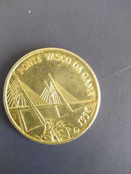 Vendo estas três moedas comemorativas