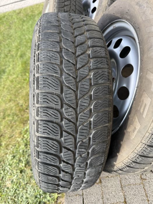 Felgi 4x100 z oponami zimowymi Pirelli 175/65 R15 zimowe