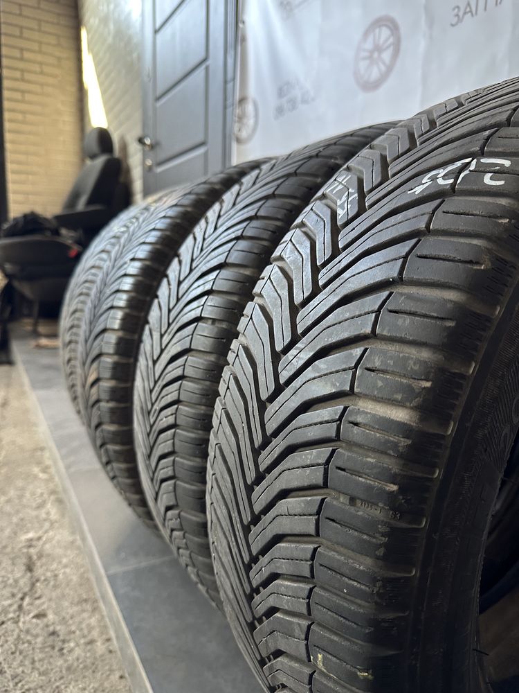 Комплект всесезонних шин 205/55 R16  Michelin