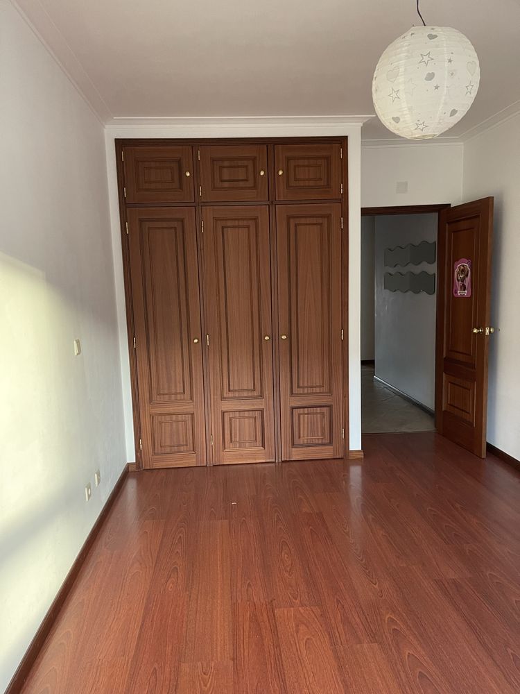 Arrendo apartamento T2 com garagem em Miranda do Corvo