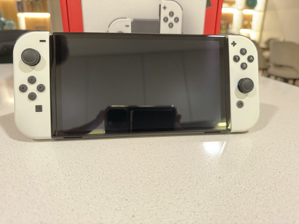 Nintendo Switch oled praticamnete sem uso ,  nenhuma marca de uso