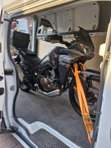 Wynajem bus Wypożyczalnia aut dostawczych Transport motocykli skuterów
