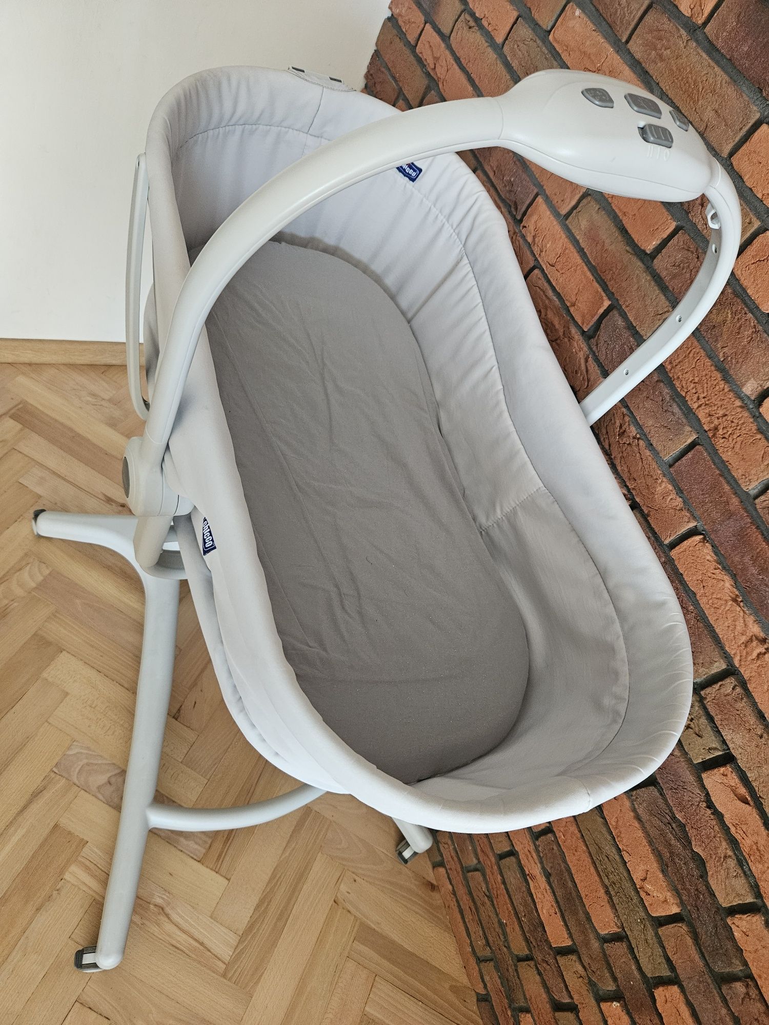 CHICCO BABY HUG 4w1 Łóżeczko, leżaczek, krzesełko