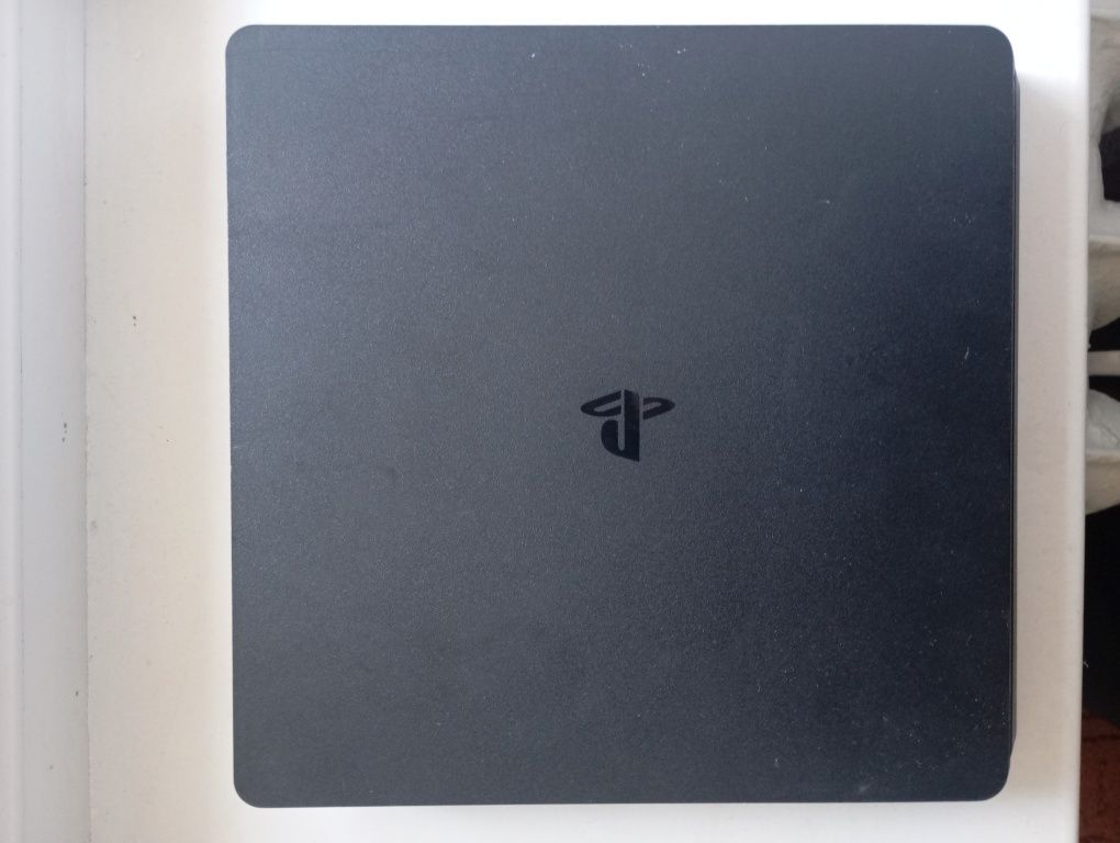 Soni Playstation 4 slim