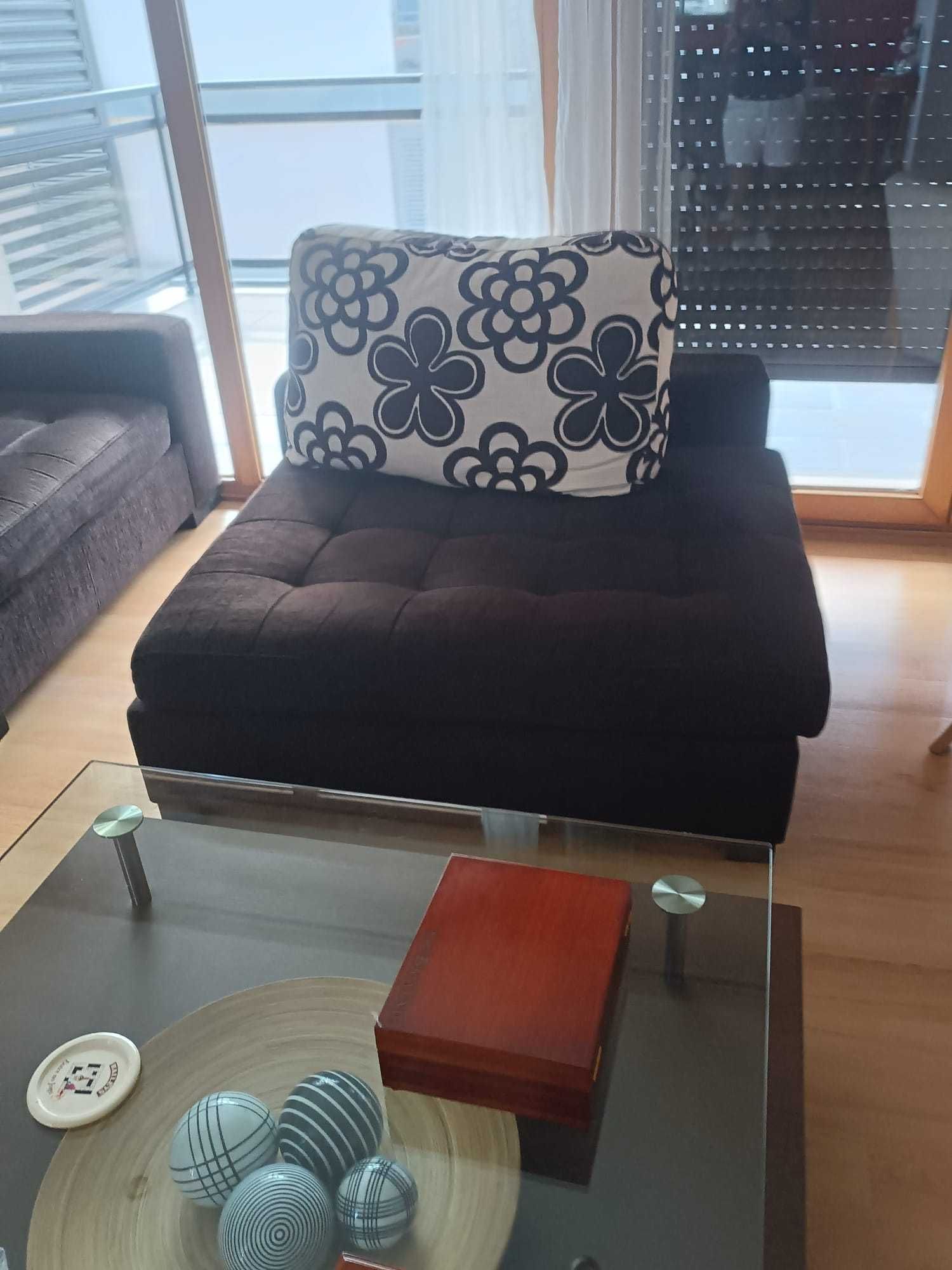 Sofá grande com chaise longue