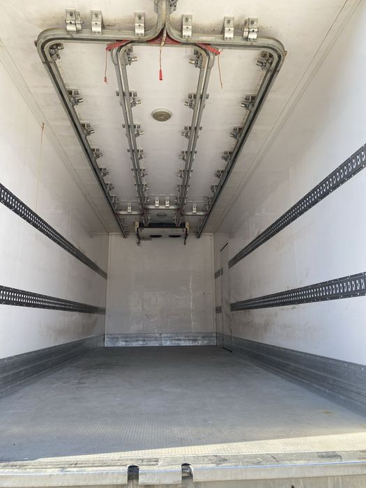 Daf 55/ 250 equipada com linhas milrei