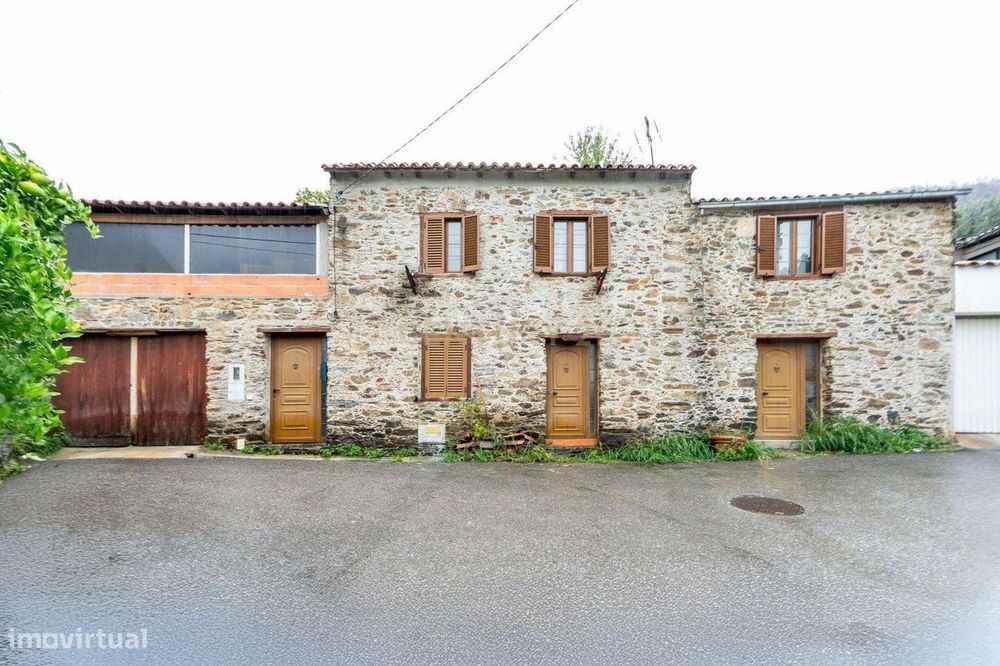 Moradia de Pedra com 2 quartos com terreno e garagem em Vilarinho, Lou