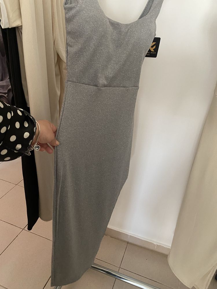 Vestidos novos de loja