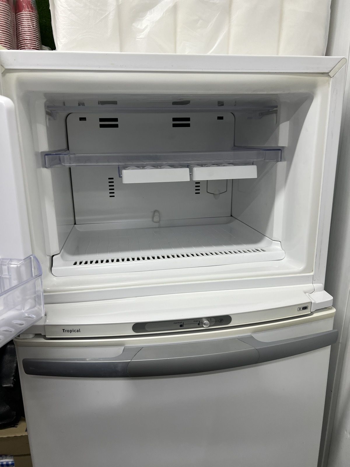 Холодильник Whirlpool ARC 4010 Total No frost