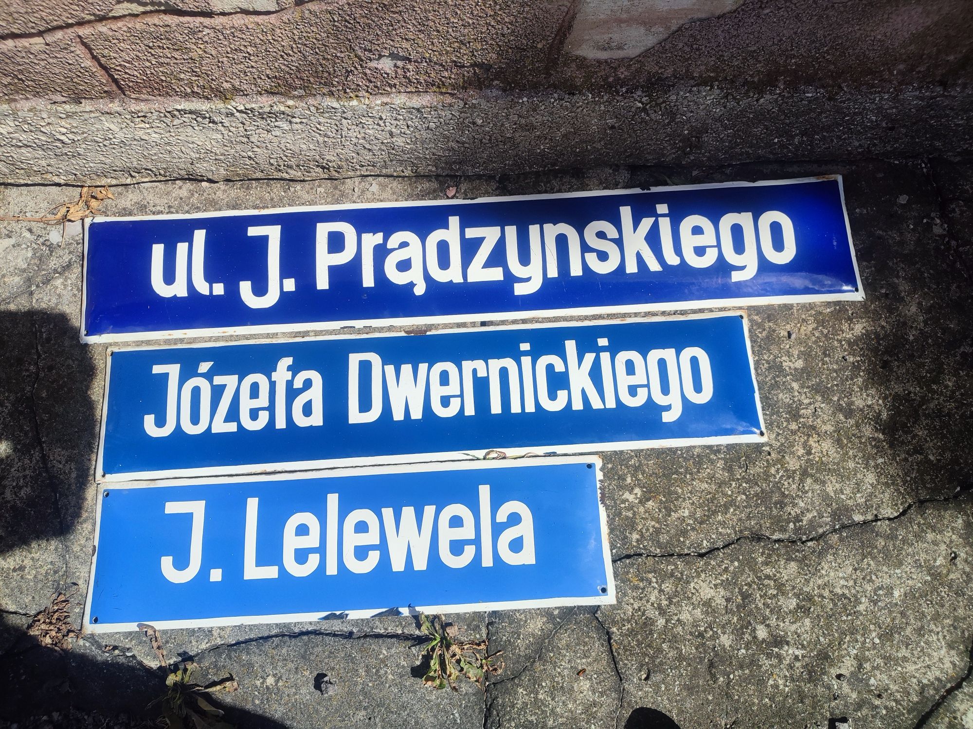 Stare  tablice z nazwą ulic PRL
