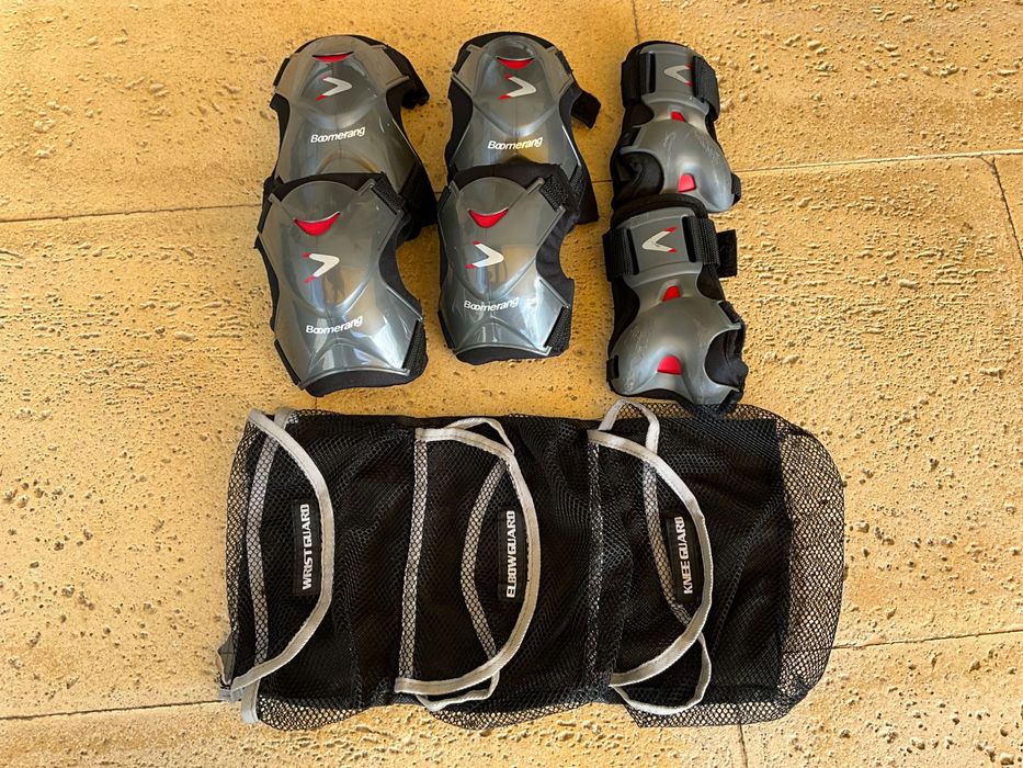Equipamento de proteção Boomerang para patinar
