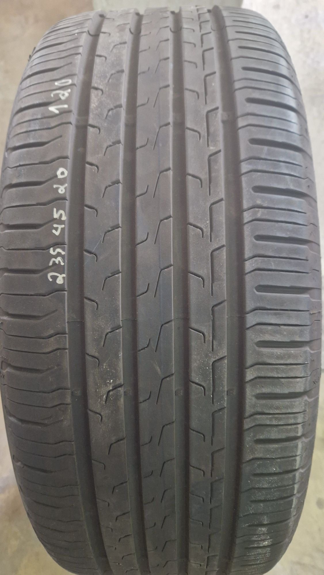 235/45R 20 Continental