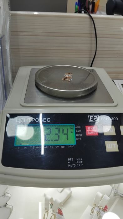Золотые серьги новые вес 2,34 проба 585