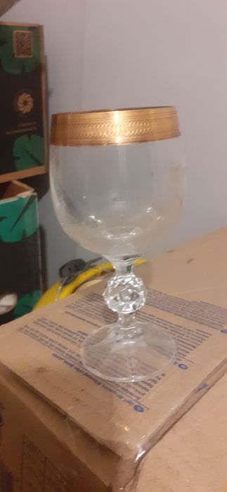 Duży pozłacany kieliszek